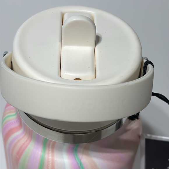 Hydro Flask LIMITED EDITION Wide Flex Straw Cap 32 oz. in Sugar Rush - Picture 5 of 16